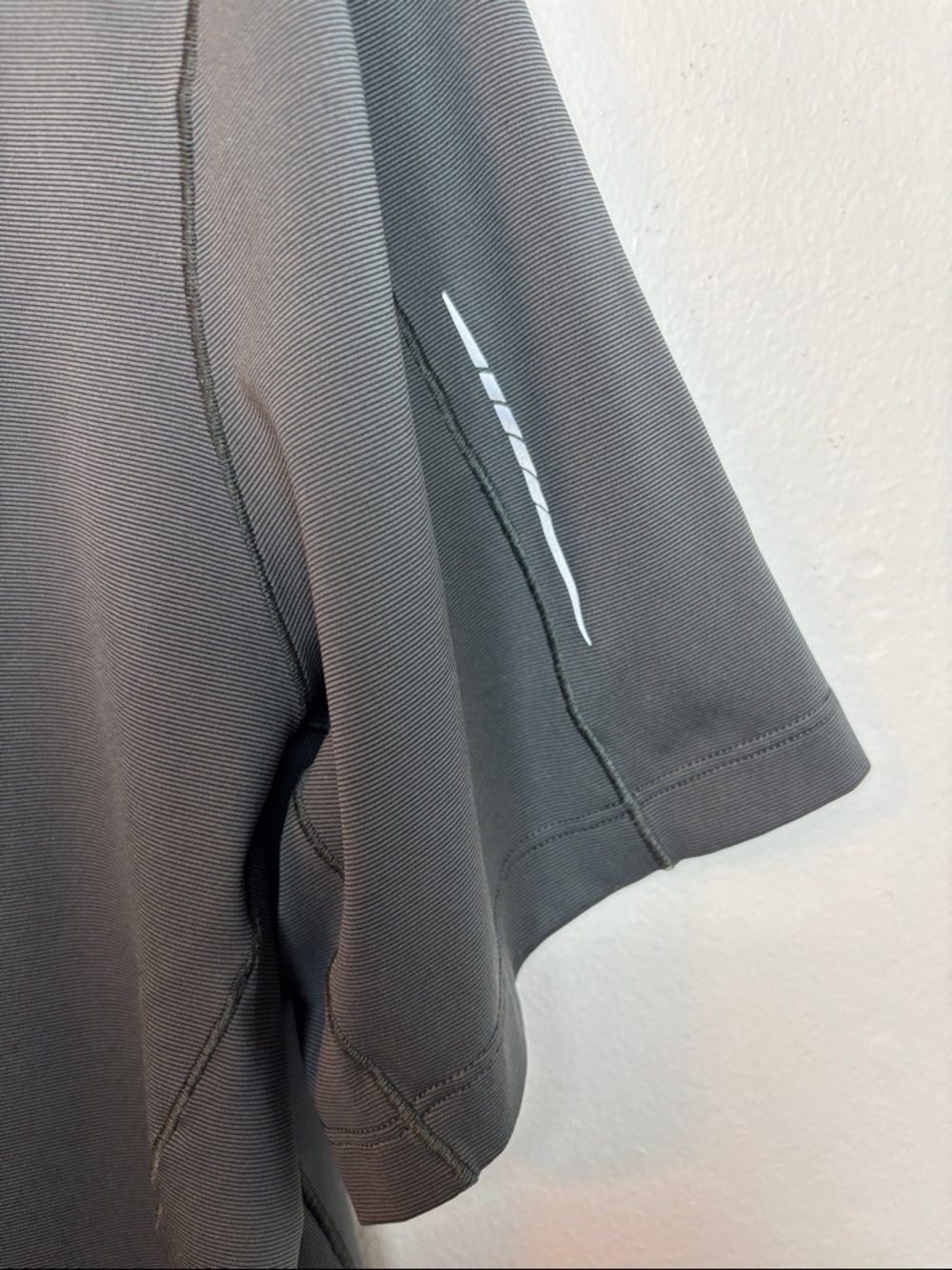 Arc'teryx Men's Large Technical Performance Short-Sleeve T-Shirt Charcoal Gray - Picture 6 of 8